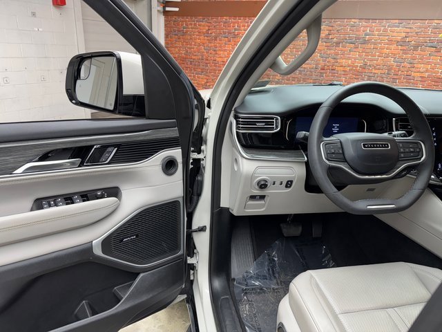 Used 2022 Jeep Wagoneer Series II image 9