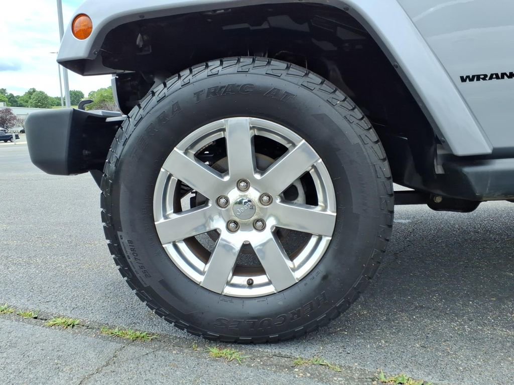 Used 2015 Jeep Wrangler Sahara AWD/4WD image 19