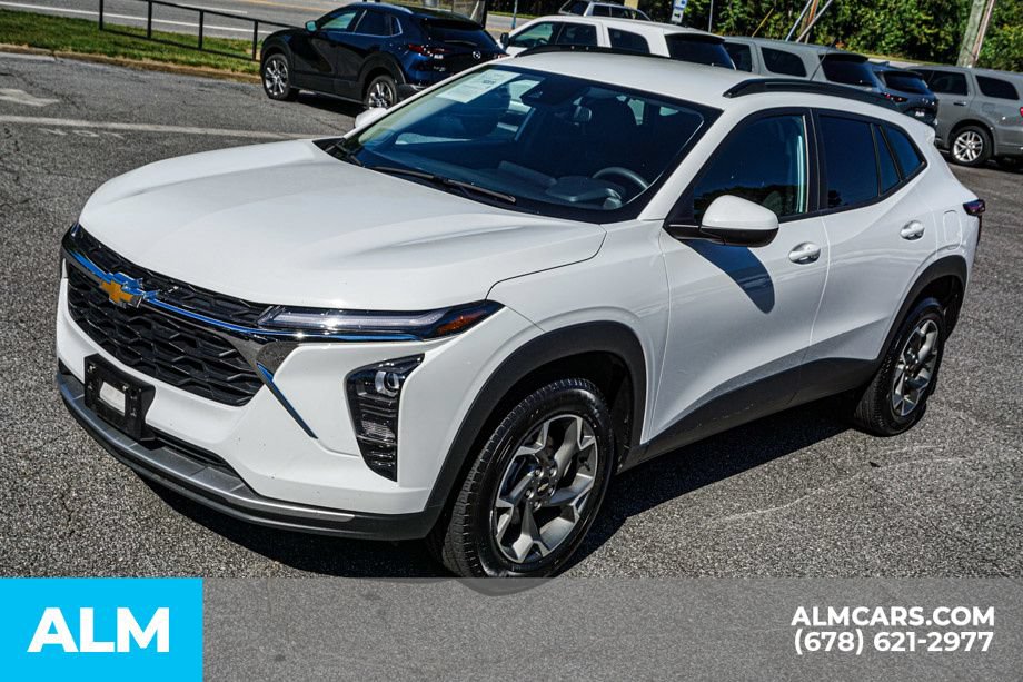 Used 2025 Chevrolet Trax LT FWD image 14