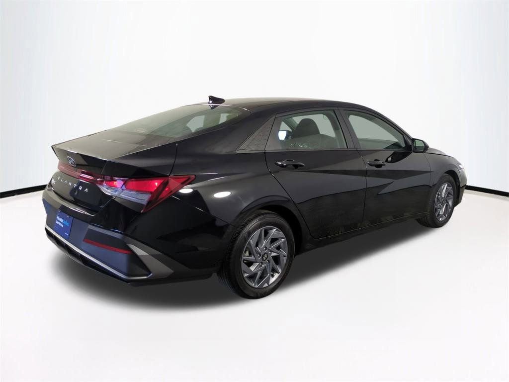 Certified 2024 Hyundai Elantra SEL image 5