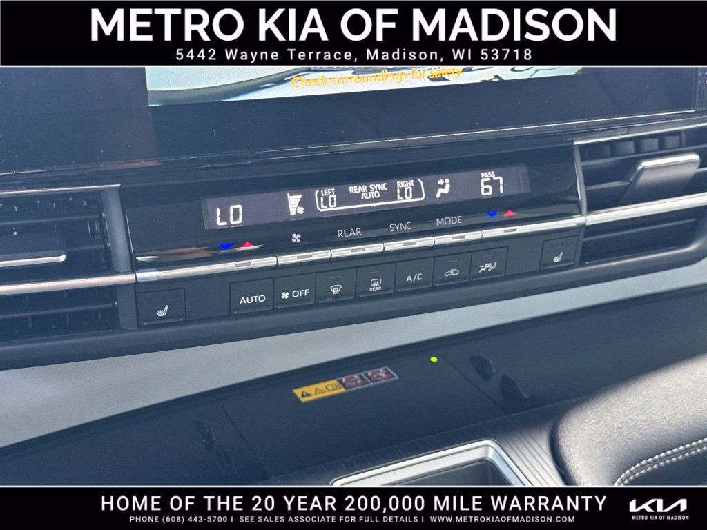 Used 2025 Toyota Sienna XLE AWD/4WD image 25