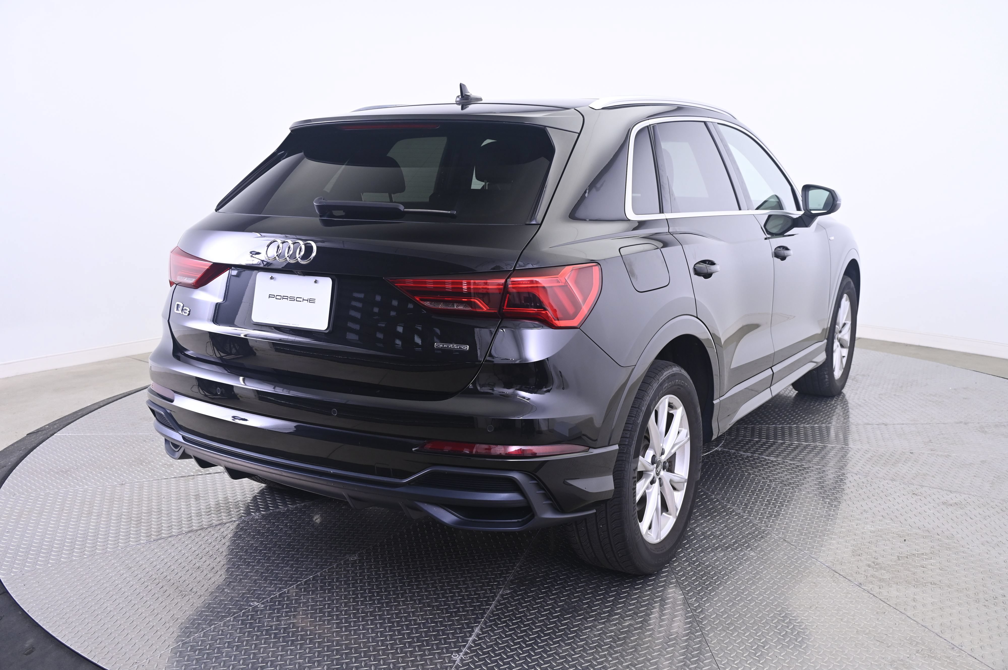 Used 2021 Audi Q3 2.0T Premium w/ Convenience Package AWD/4WD image 7