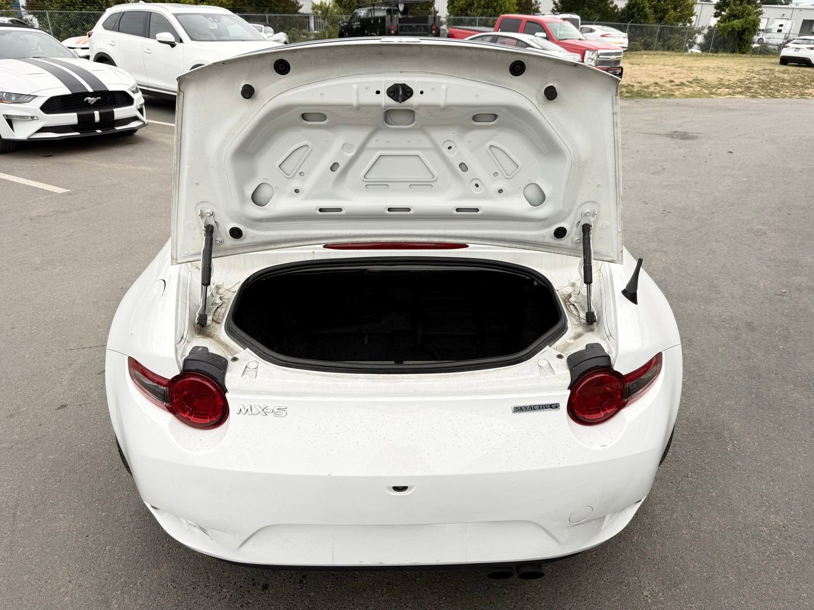Used 2020 MAZDA MX-5 Miata Sport RWD image 43