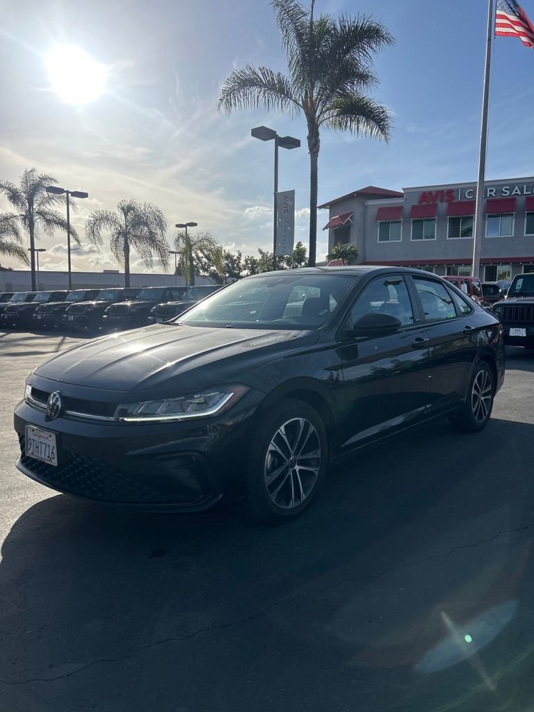 Used 2025 Volkswagen Jetta Sport image 1