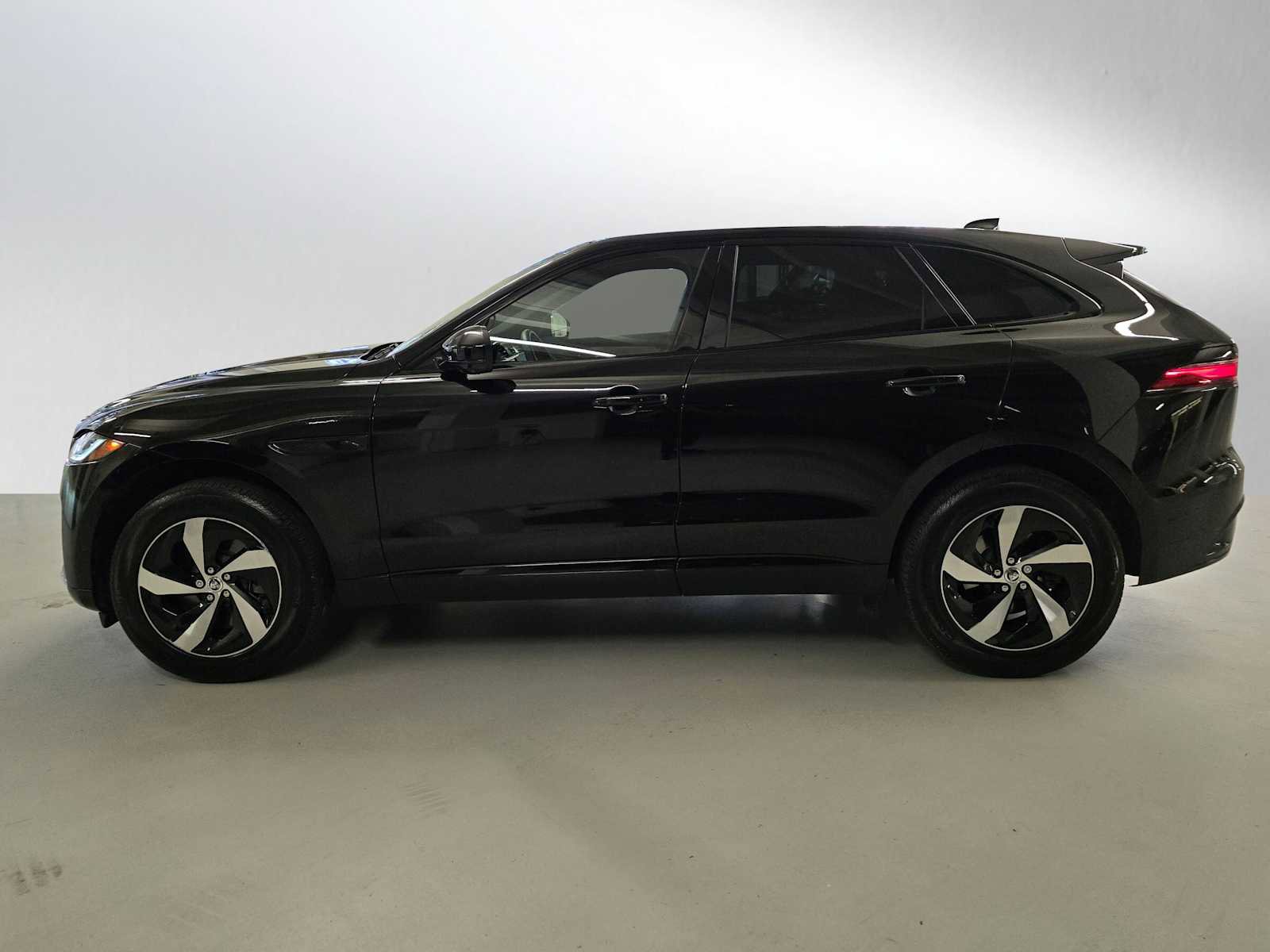 Used 2026 Jaguar F-PACE R-Dynamic S AWD/4WD image 2