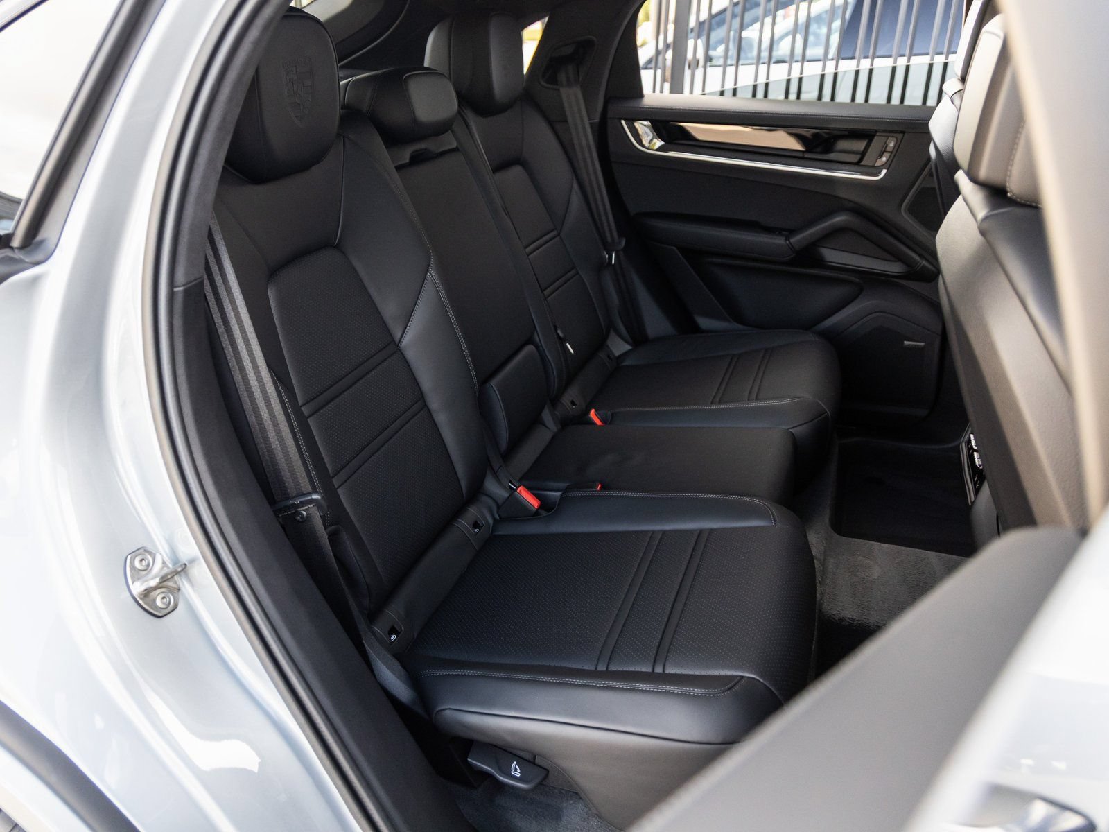 Certified 2025 Porsche Cayenne S AWD/4WD image 42