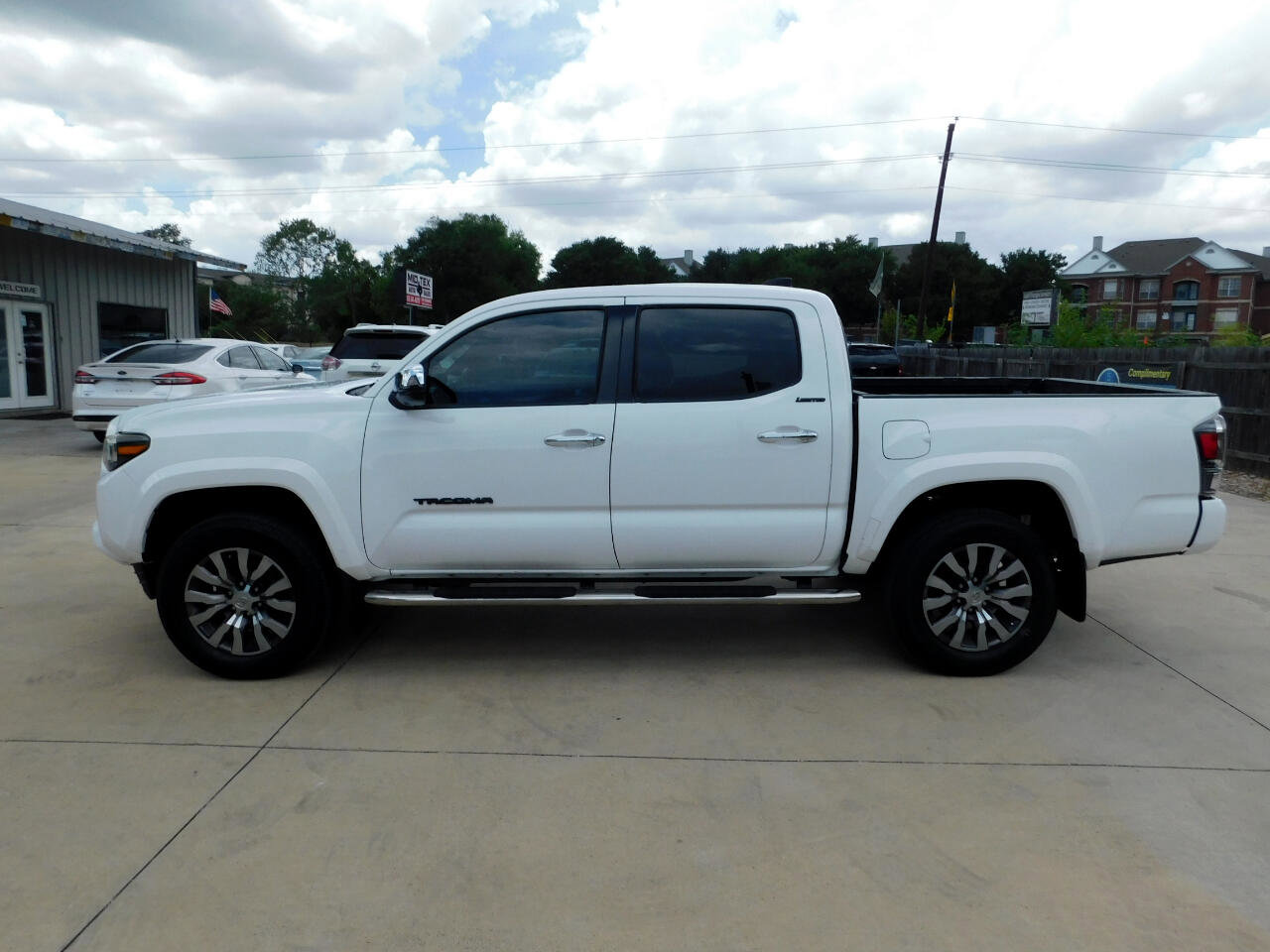 Used 2020 Toyota Tacoma Limited image 4