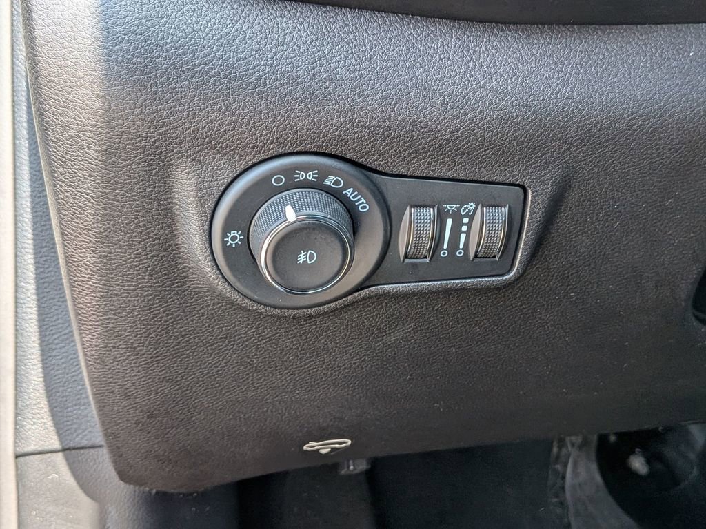 Used 2023 Jeep Compass Limited AWD/4WD image 17