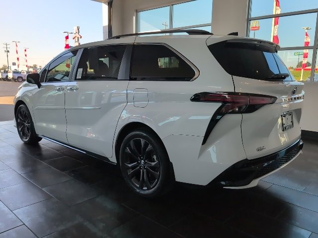 Certified 2022 Toyota Sienna XSE image 5