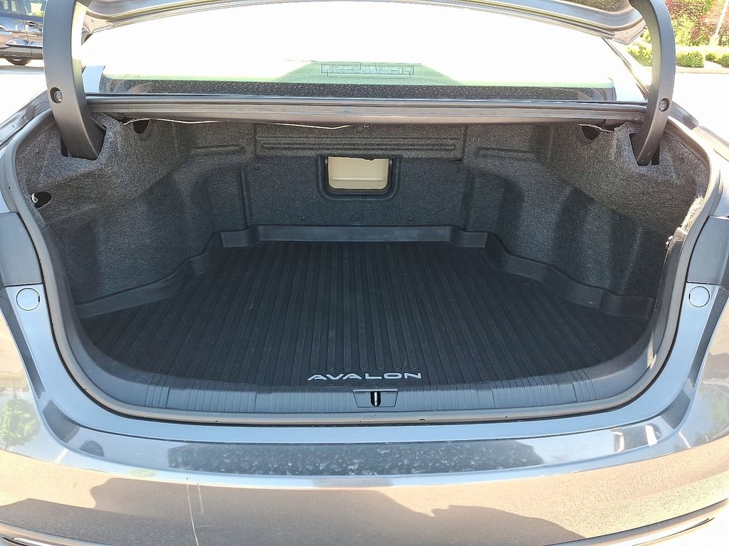 Used 2018 Toyota Avalon Limited w/ All Weather Liner Package FWD image 30