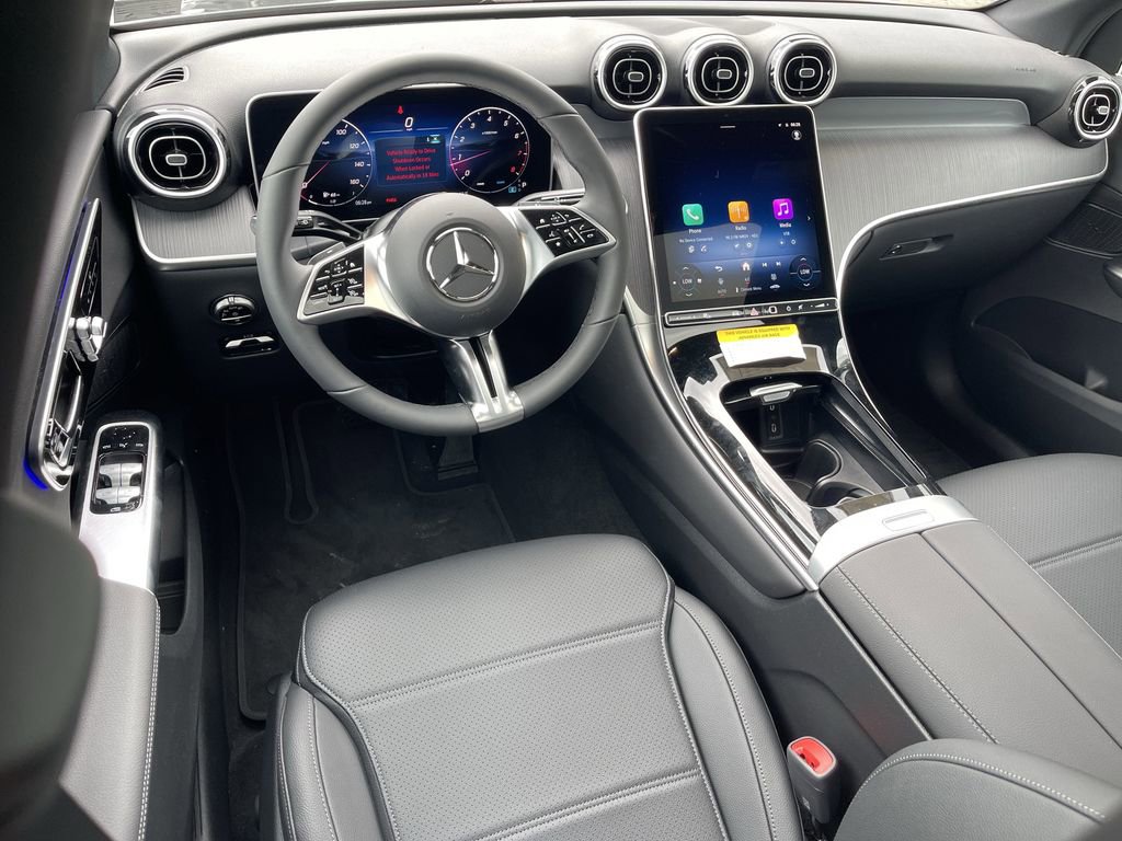 Used 2025 Mercedes-Benz GLC 300 4MATIC image 12