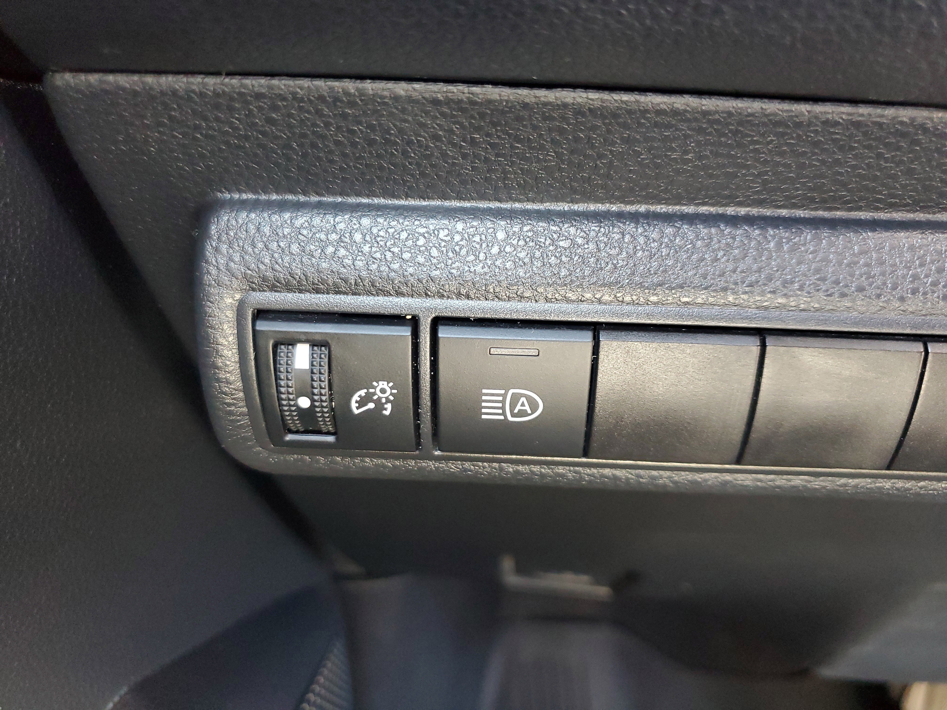 Used 2025 Toyota Corolla SE image 28