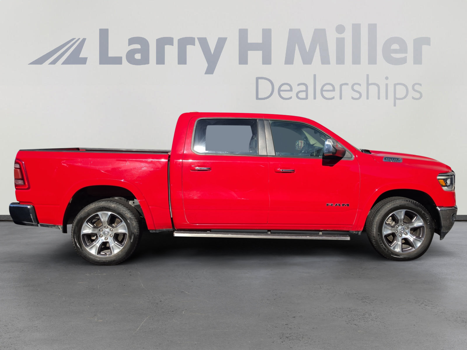 Used 2019 RAM 1500 Laramie AWD/4WD image 6