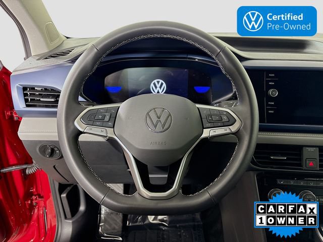 Certified 2024 Volkswagen Taos SE image 12