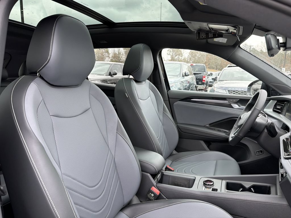 New 2026 Volkswagen Tiguan SE R-Line FWD image 19
