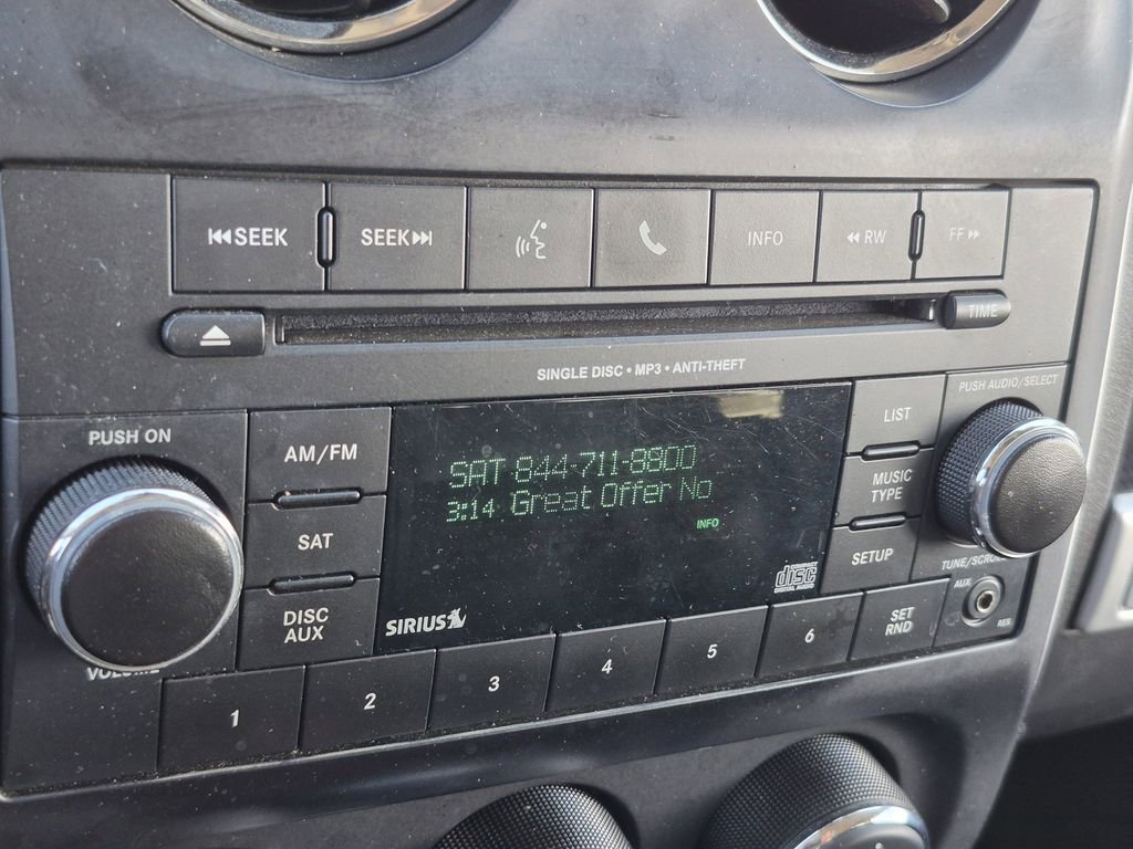 Used 2014 Jeep Compass Latitude image 12