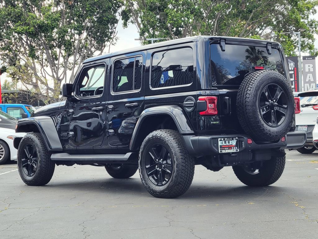 Used 2022 Jeep Wrangler Unlimited Sahara image 2
