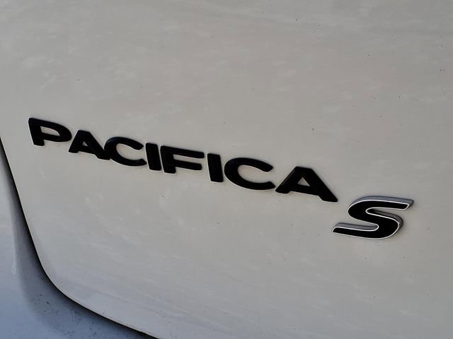 Used 2025 Chrysler Pacifica Limited FWD image 28