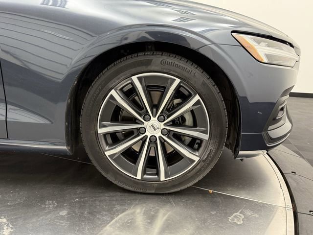 Used 2021 Volvo S60 T5 Momentum w/ Premium Package image 10