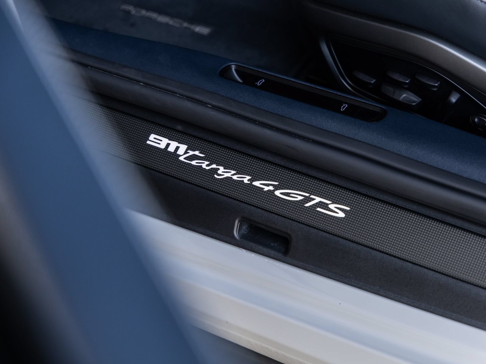 Certified 2025 Porsche 911 Targa 4 GTS AWD/4WD image 32