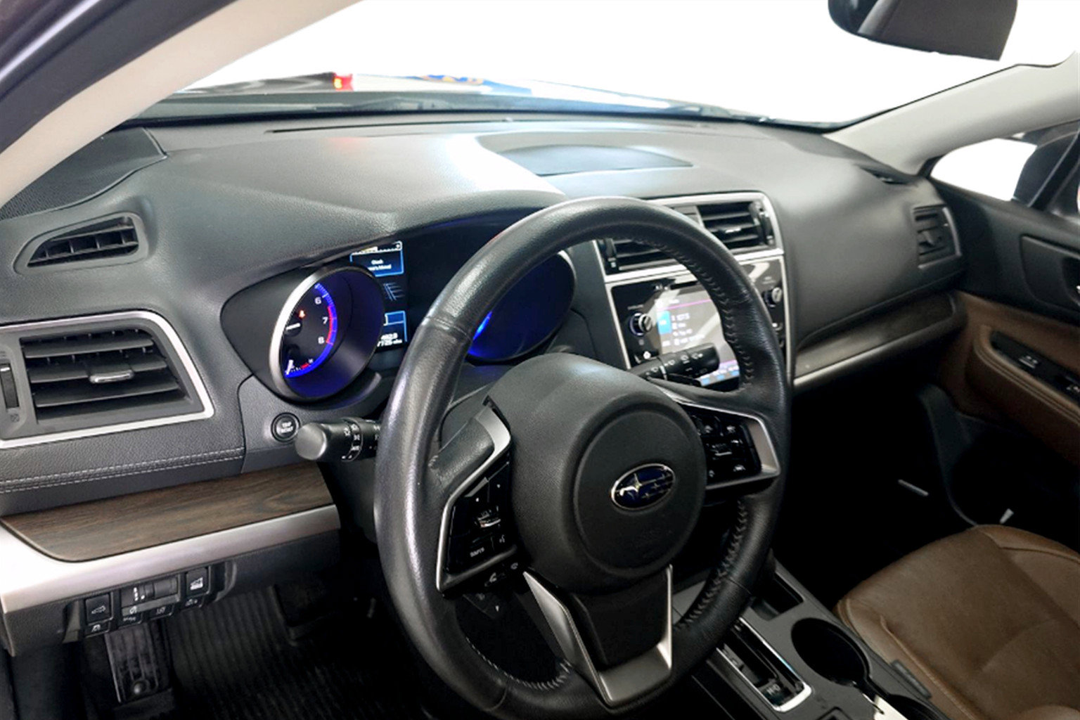 Used 2019 Subaru Outback 3.6R Touring w/ Popular Package #3A image 9