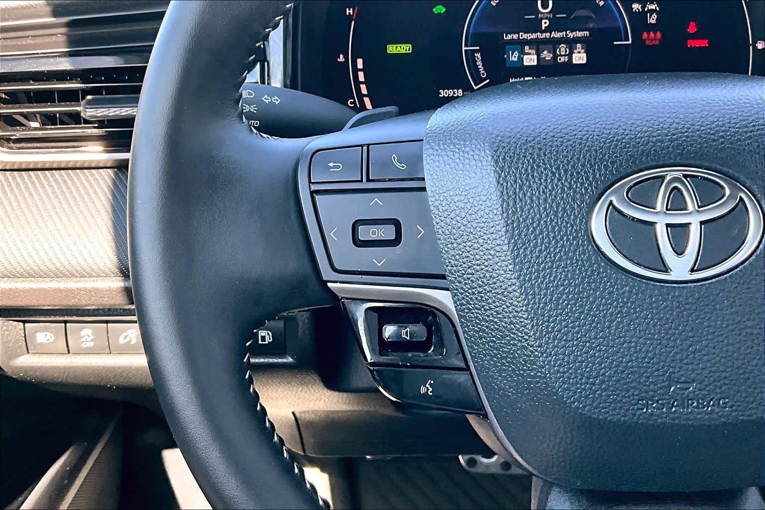 Certified 2025 Toyota Camry SE FWD image 23
