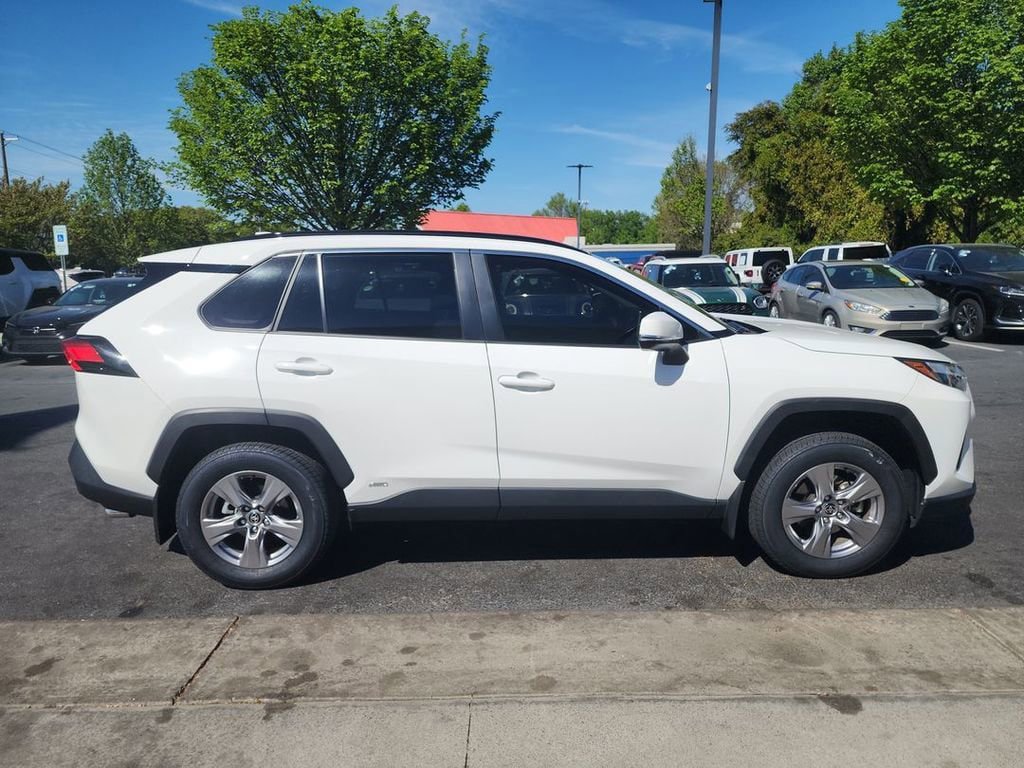 Used 2023 Toyota RAV4 XLE AWD/4WD image 9