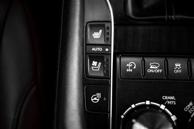 Used 2016 Lexus LX 570 4WD w/ Luxury Package image 36