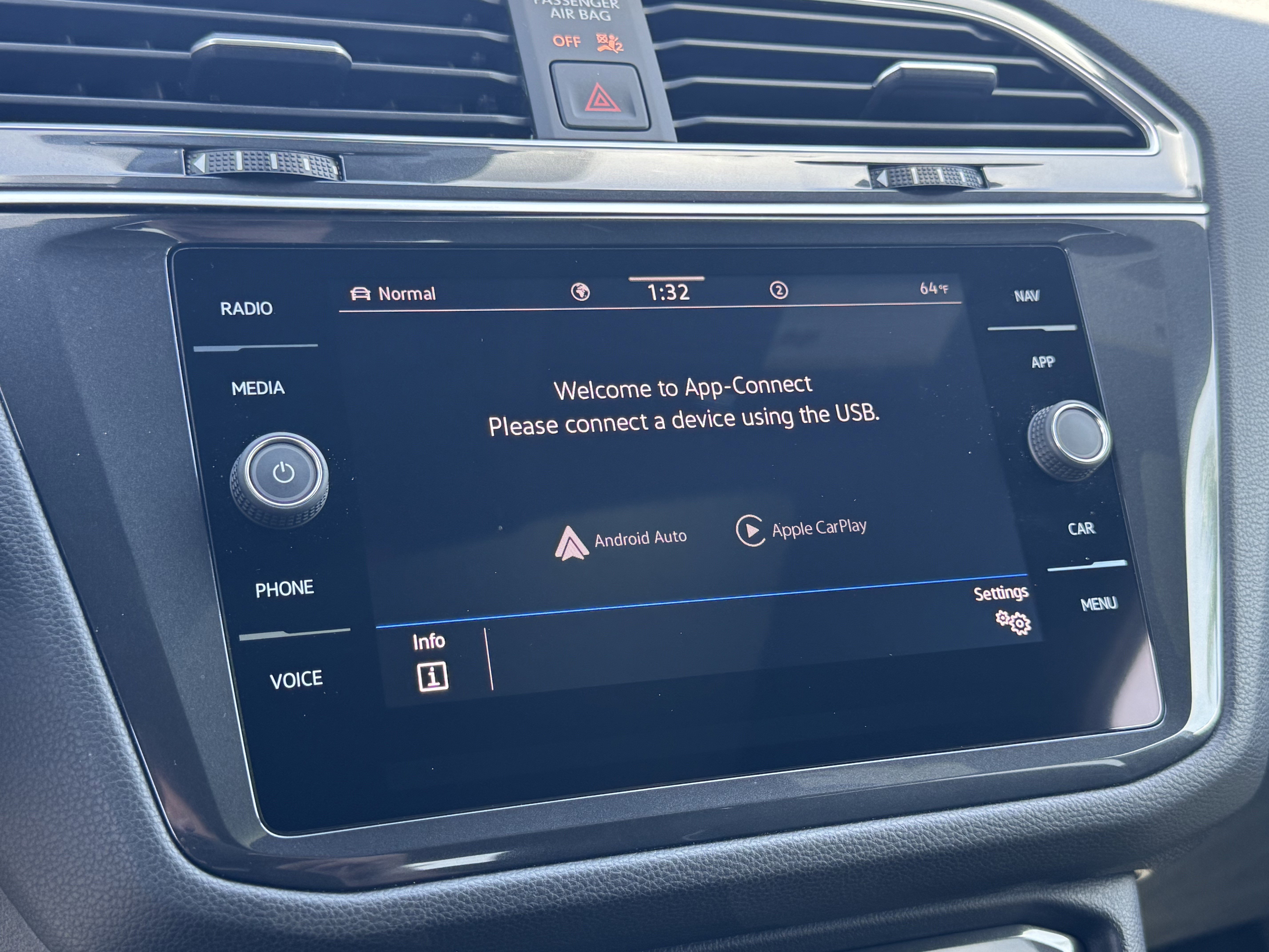 Certified 2024 Volkswagen Tiguan SEL R-Line AWD/4WD image 27