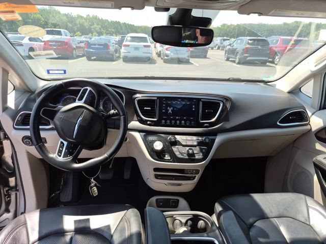 Used 2018 Chrysler Pacifica Touring-L Plus w/ Advanced Safetytec Group FWD image 12