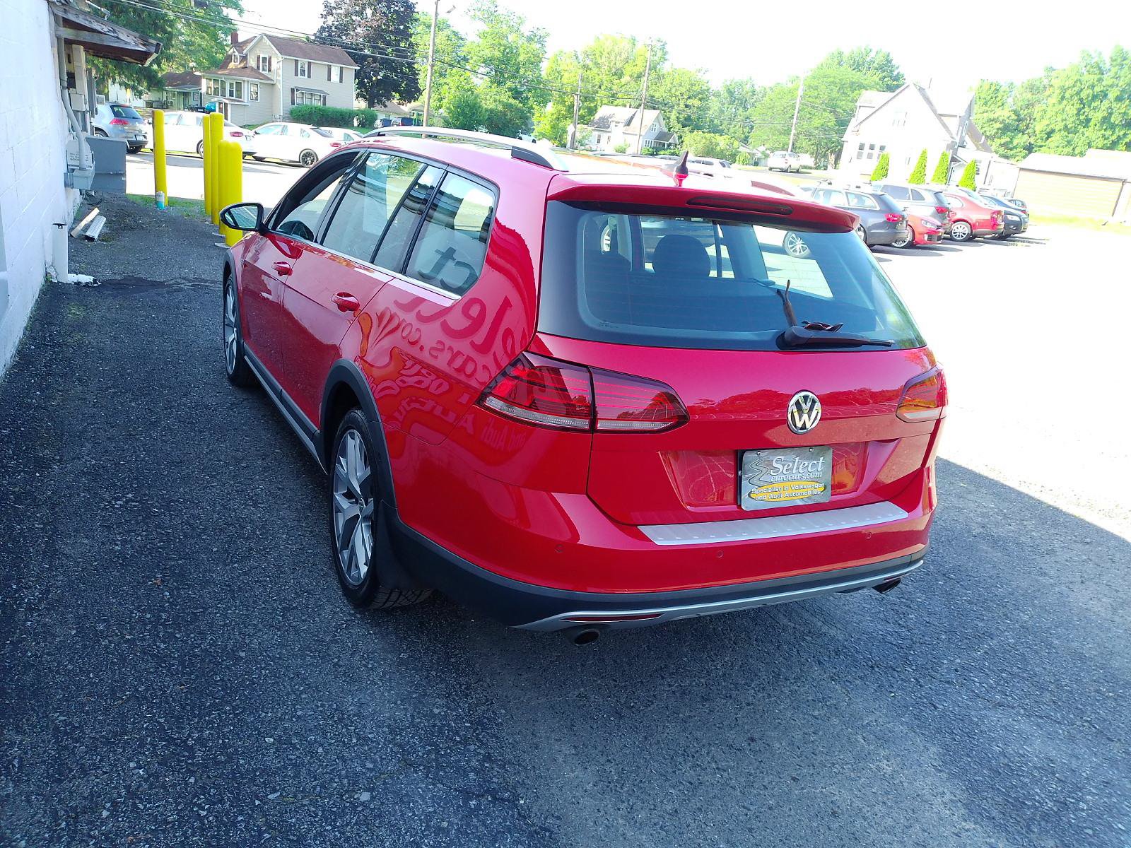 Used 2019 Volkswagen Golf Alltrack SEL AWD/4WD image 4