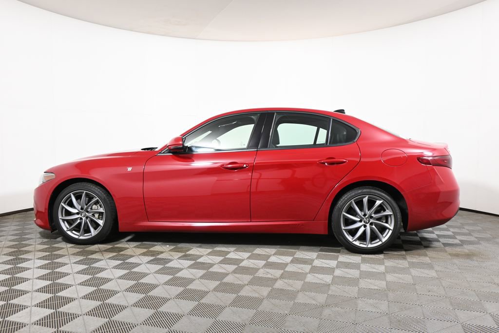 Used 2022 Alfa Romeo Giulia Ti image 2