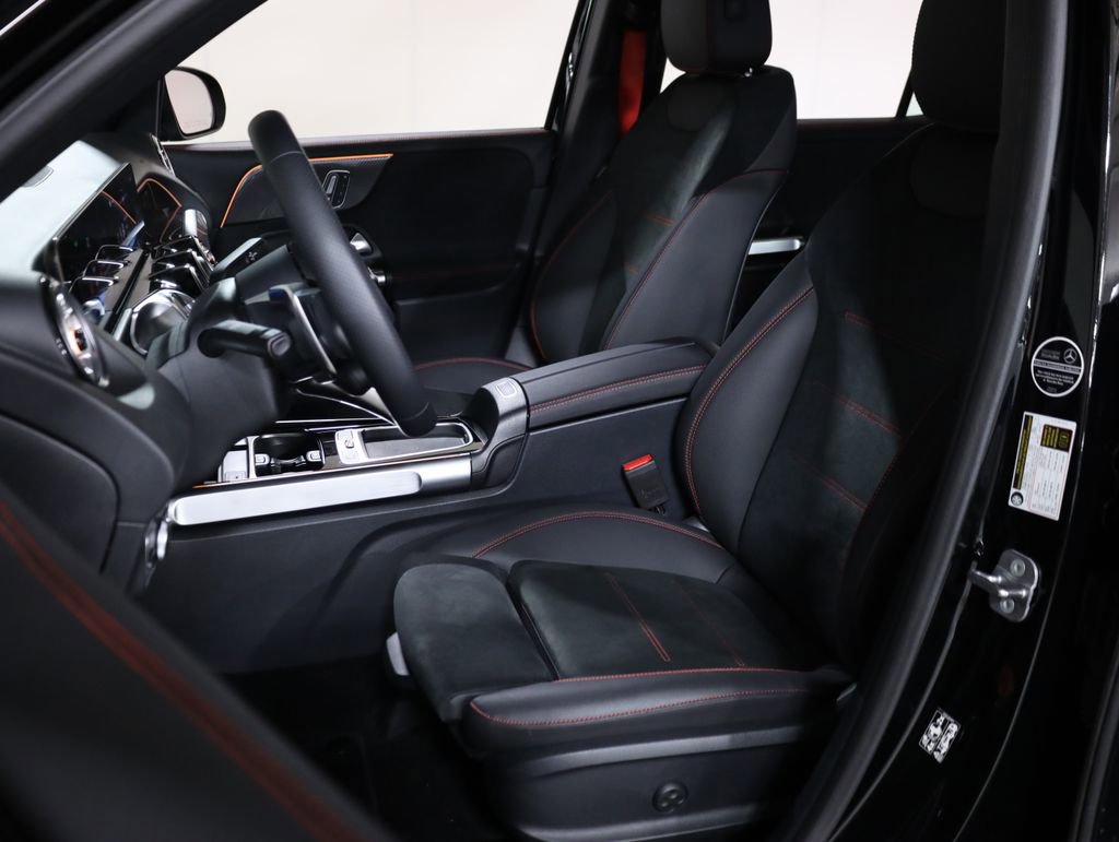 Certified 2025 Mercedes-Benz GLB 35 AMG 4MATIC image 41