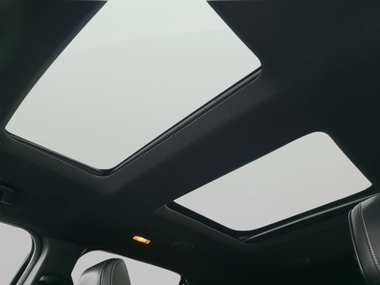 Used 2018 Ford Explorer Platinum image 9