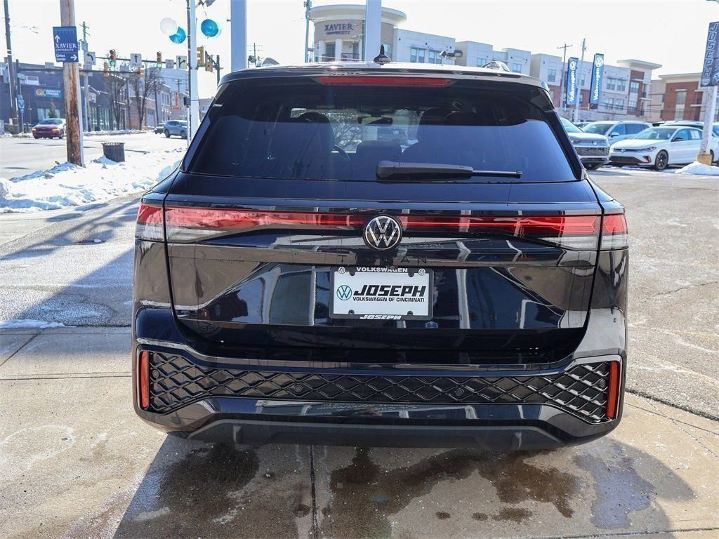 New 2026 Volkswagen Tiguan SE R-Line image 4