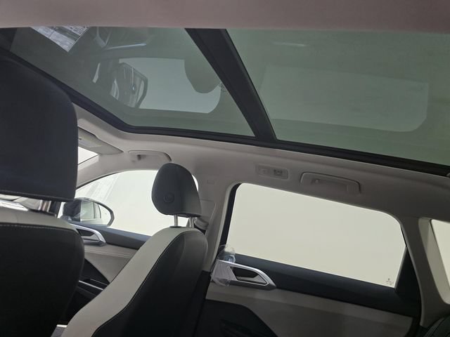 New 2026 Volkswagen Taos SE AWD/4WD image 30