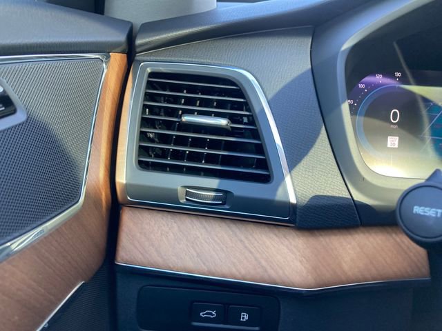 New 2025 Volvo XC90 T8 Core w/ Climate Package image 26