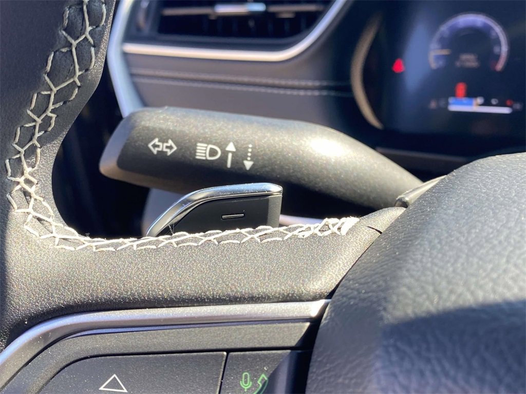 New 2025 Jeep Grand Cherokee L Laredo image 25