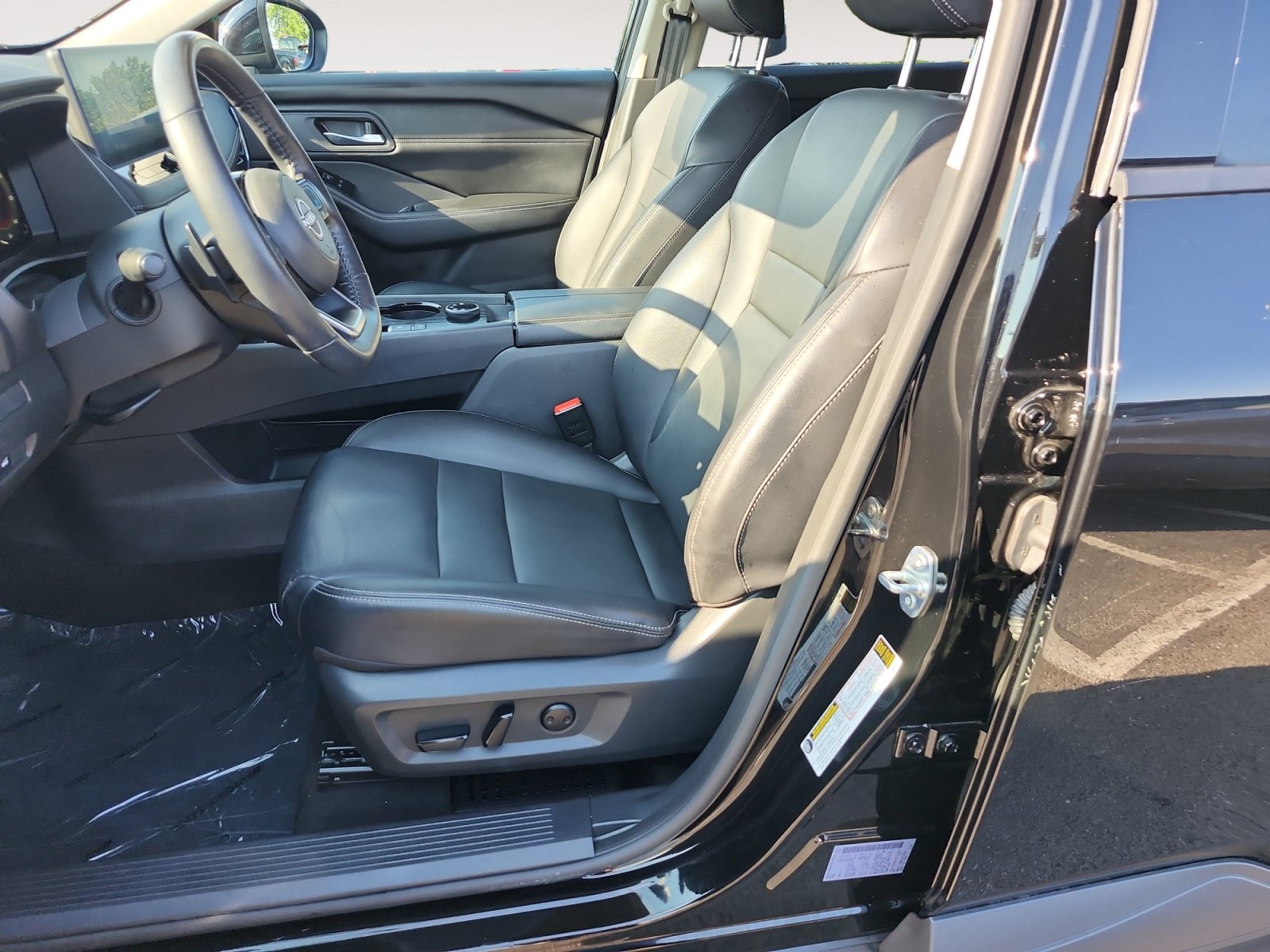 Used 2024 Nissan Rogue SL AWD/4WD image 9