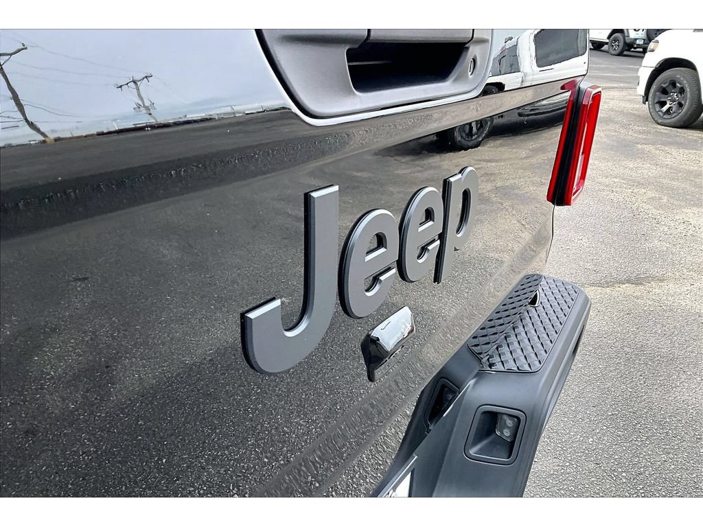Used 2026 Jeep Gladiator Sport AWD/4WD image 11