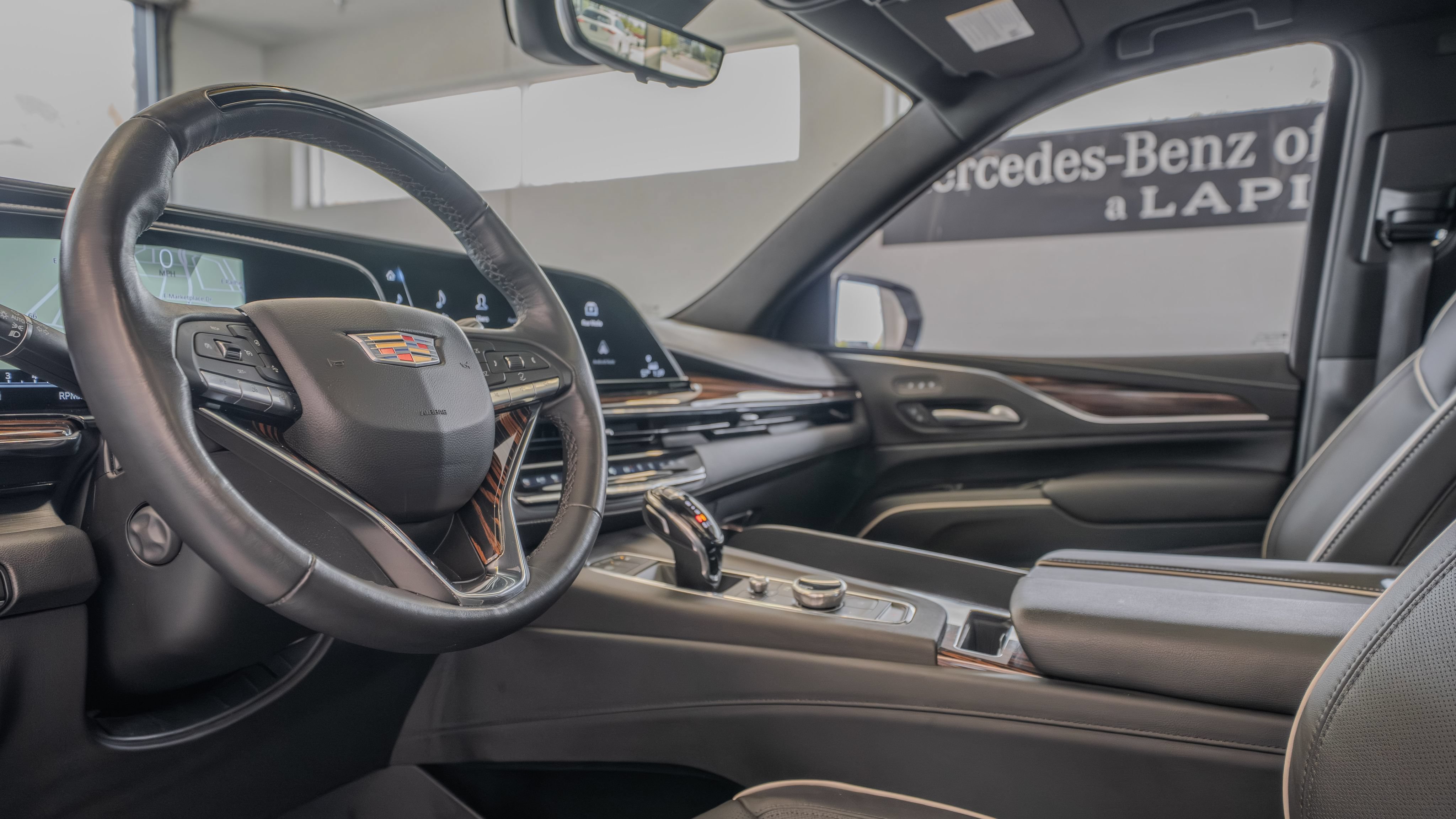 Used 2023 Cadillac Escalade Premium Luxury AWD/4WD image 7