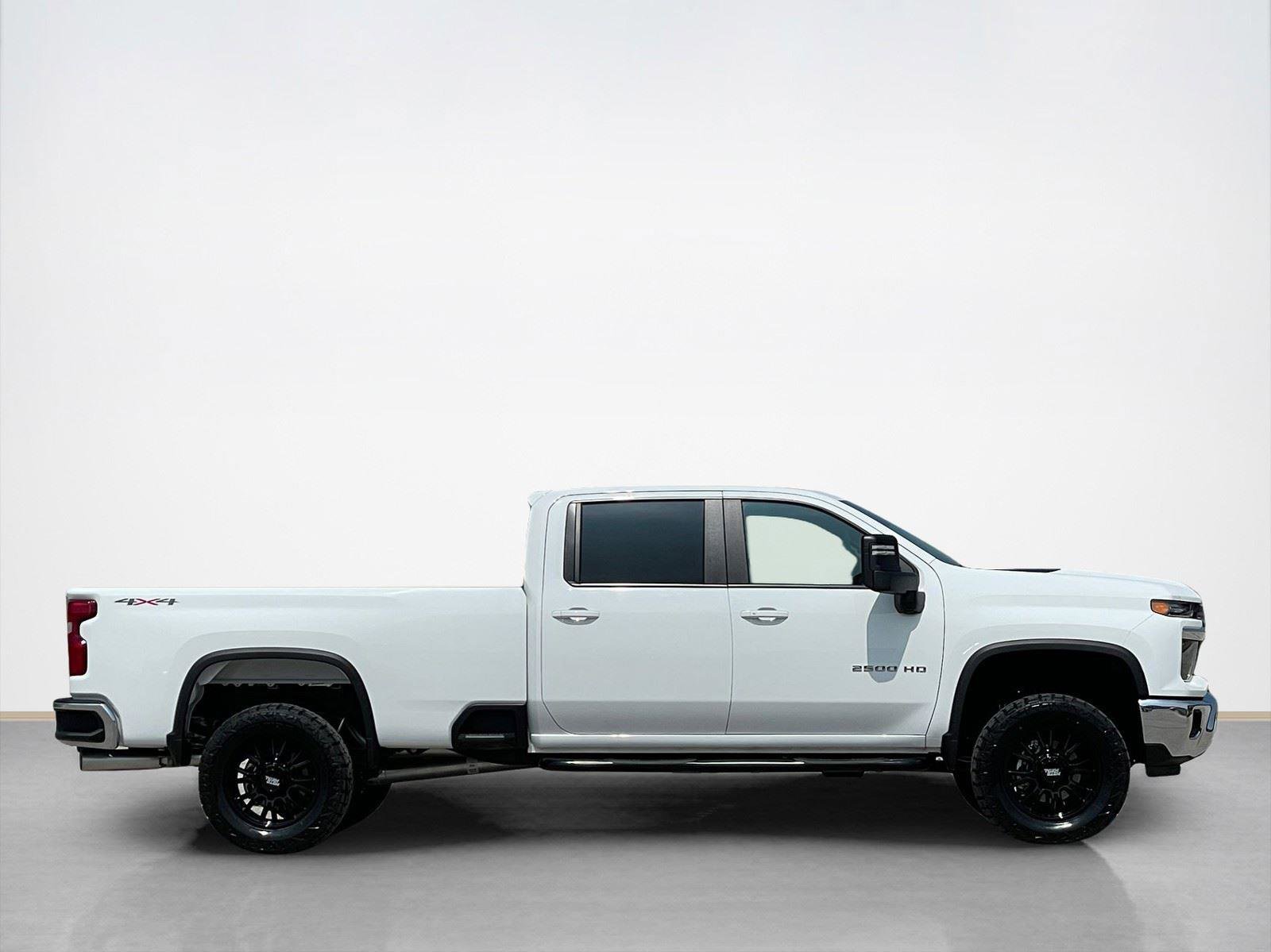 Used 2025 Chevrolet Silverado 2500 LT w/ Convenience Package AWD/4WD image 9