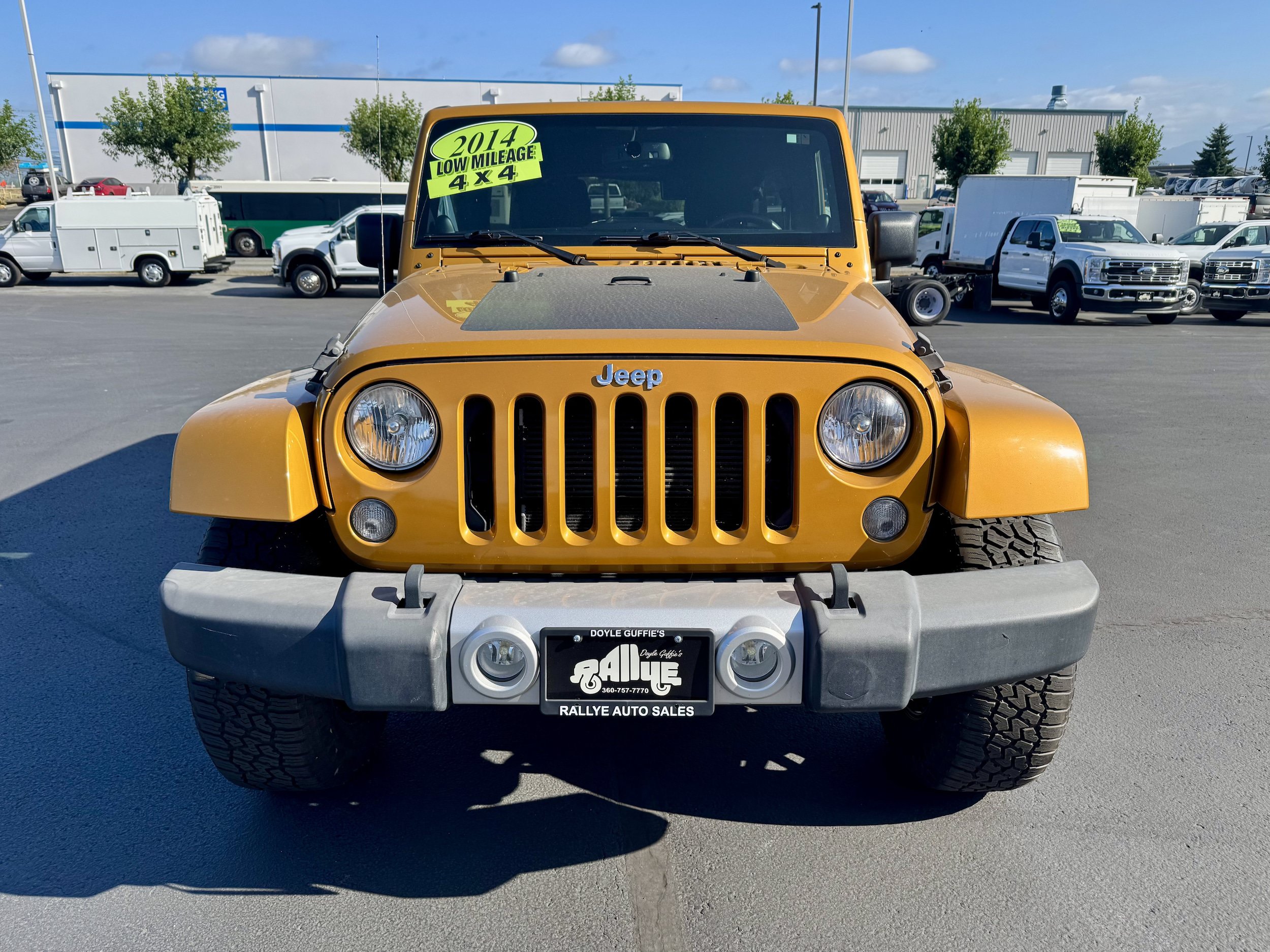 Used 2014 Jeep Wrangler Unlimited Sahara w/ Connectivity Group AWD/4WD image 2