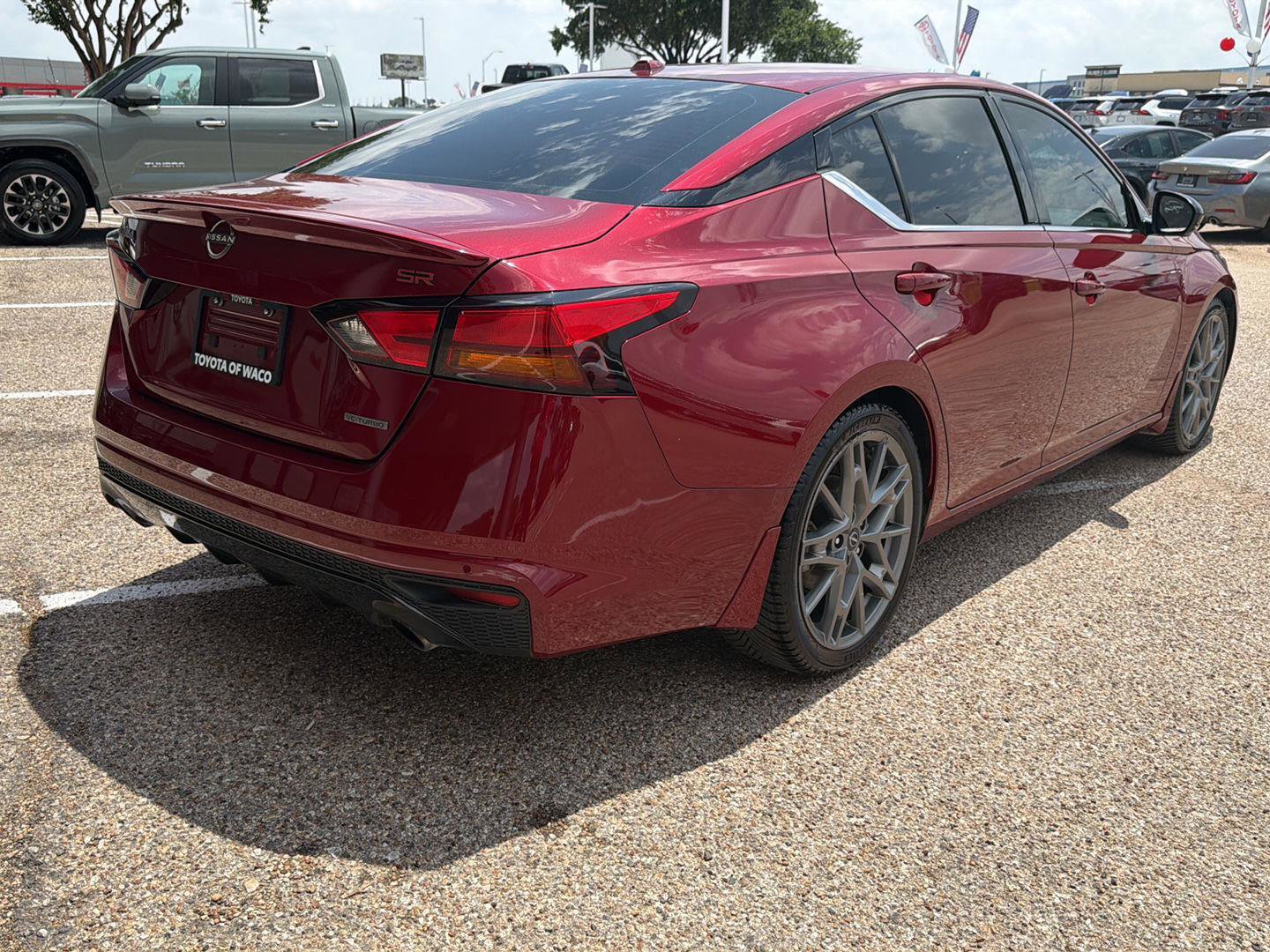 Used 2024 Nissan Altima 2.0 SR FWD image 3