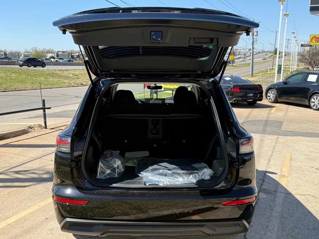 New 2026 Mitsubishi Outlander ES image 13