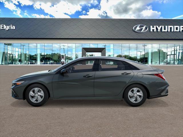 New 2026 Hyundai Elantra SE FWD image 3