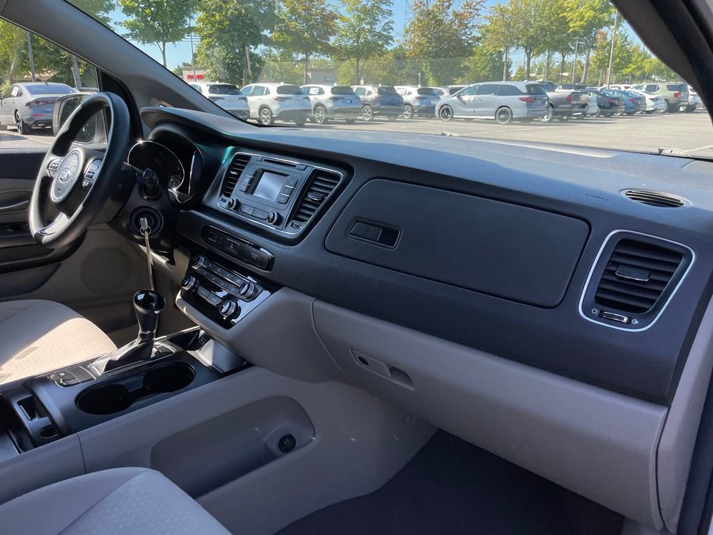 Used 2017 Kia Sedona LX FWD image 32