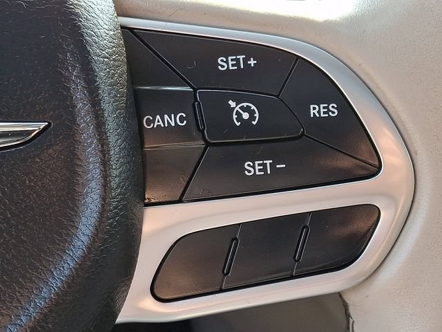 Used 2017 Chrysler Pacifica Limited FWD image 24