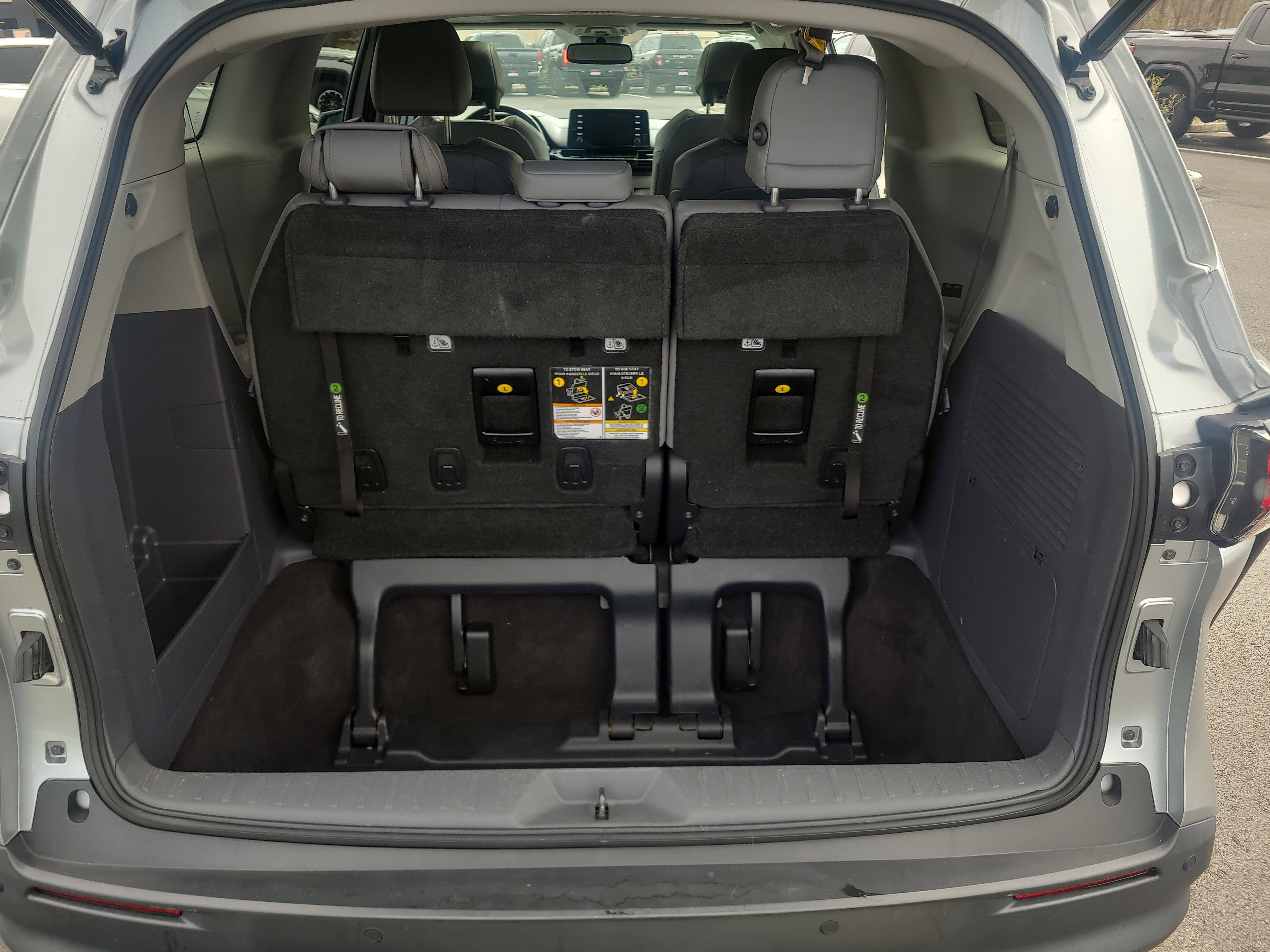 Used 2021 Toyota Sienna XLE image 32