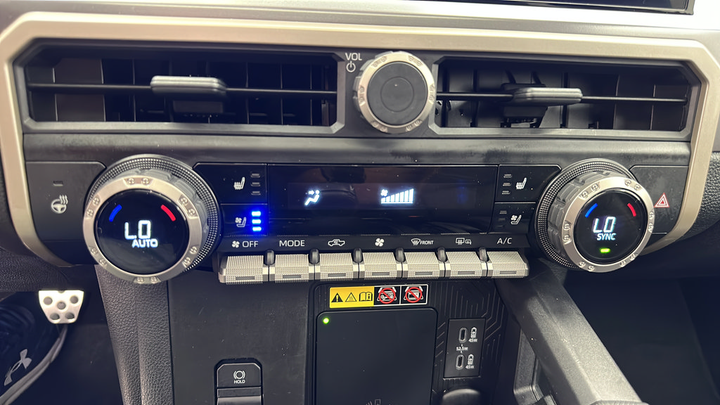 Used 2024 Toyota Tacoma TRD Sport w/ TRD Sport Premium Package AWD/4WD image 21